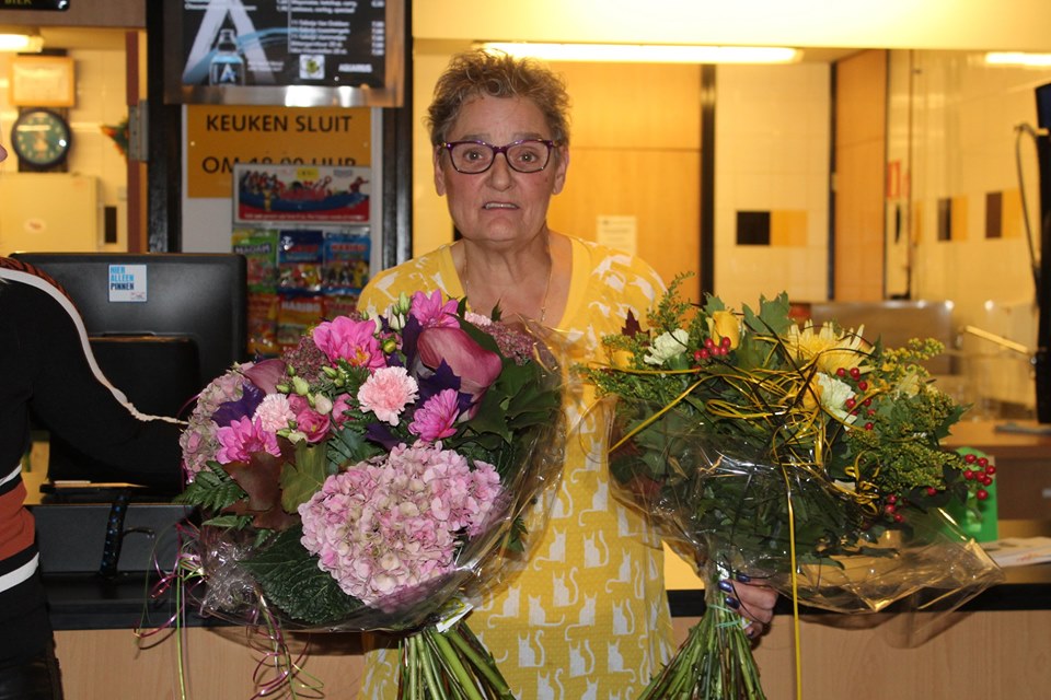 paula met bloemen